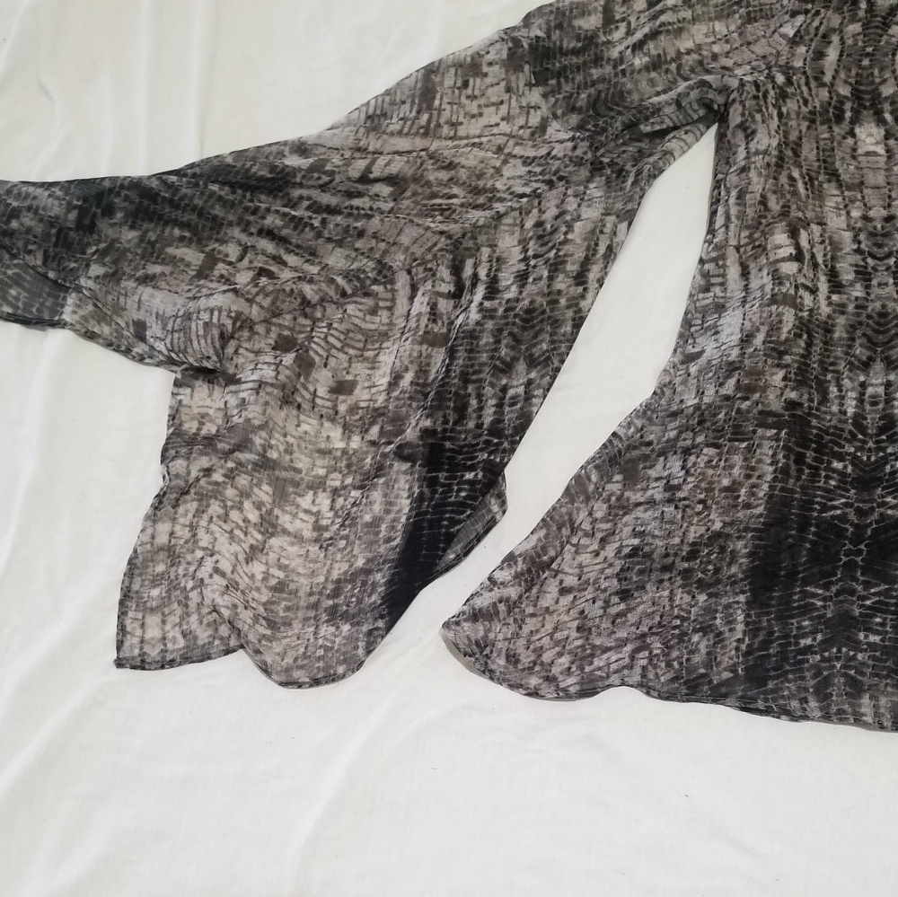Jennifer Lopez Blouse - Picture 4 of 7